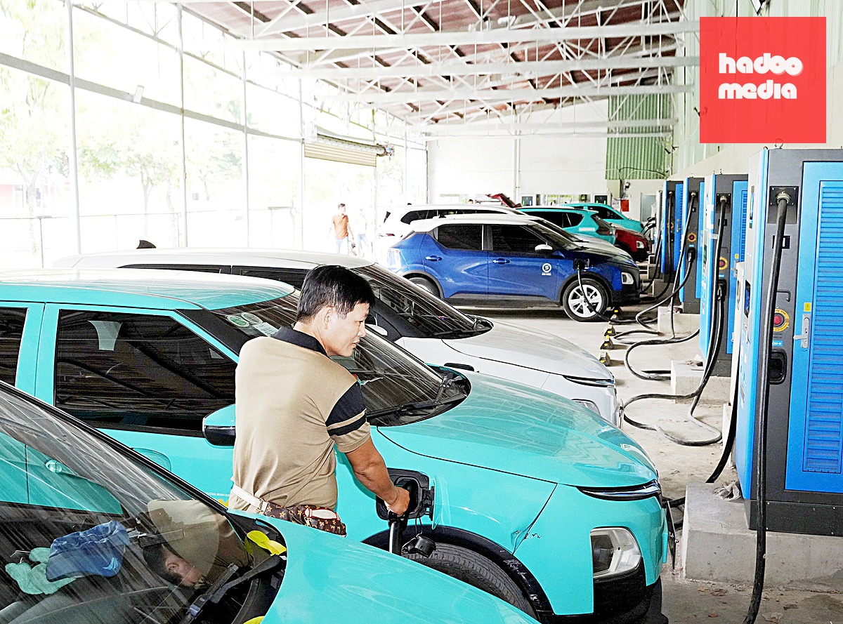 Sử dụng xe điện góp phần giảm khí thải CO2 và thúc đẩy phát triển giao thông xanh - Ảnh: HỮU HẠNH