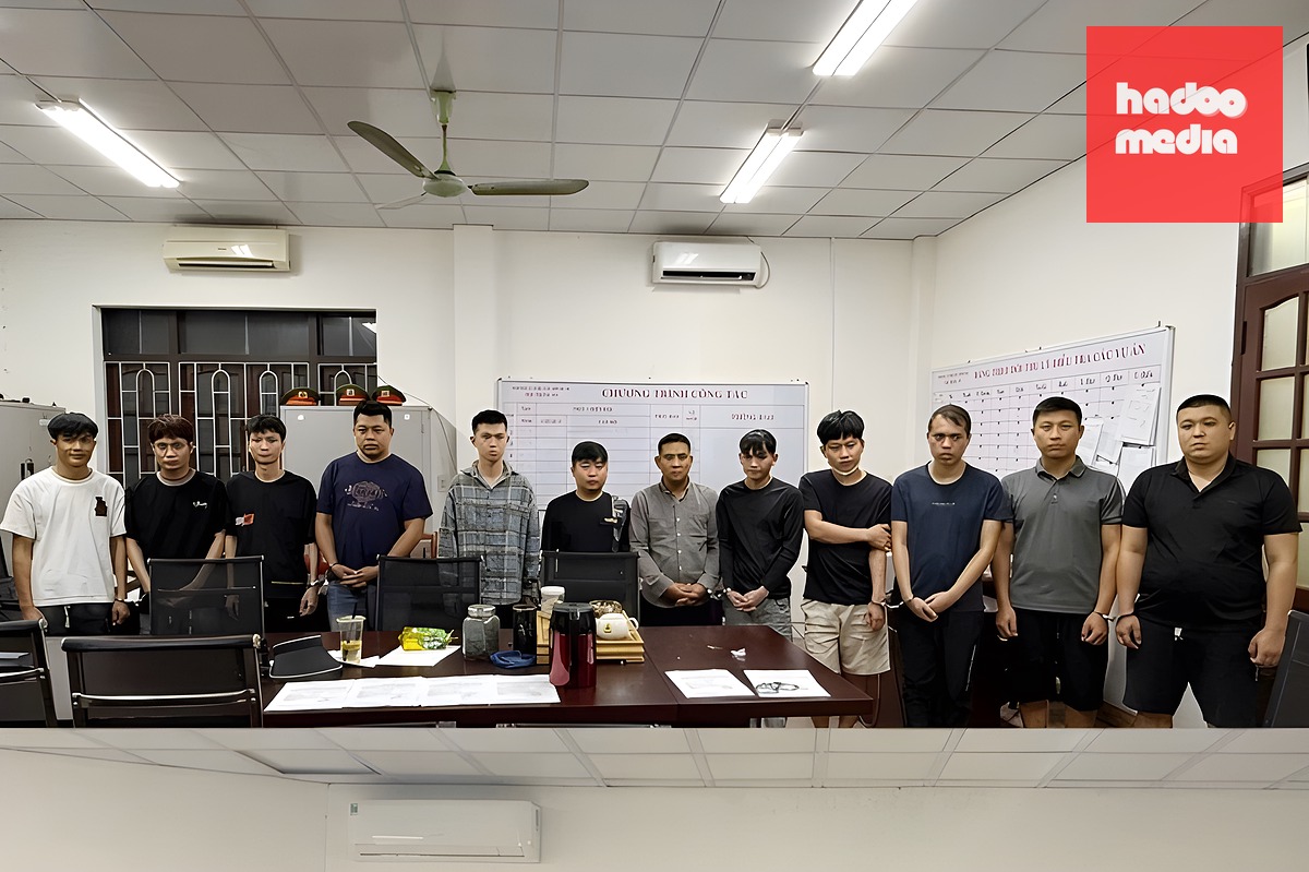 Một số bị can trong đường dây cắt ngọc lừa đảo. Ảnh: Công an cung cấp