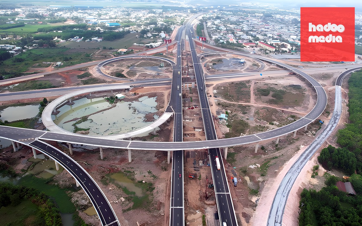 Xe đi trên cao tốc TP.HCM - Long Thành đã bắt đầu đi tuyến T2 để vào cao tốc Biên Hòa - Vũng Tàu - Ảnh 2.