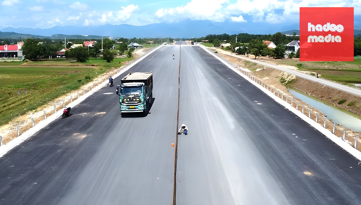 Một đoạn trong 20km của cao tốc Khánh Hòa - Buôn Ma Thuột (dự án thành phần 1) ở giai đoạn hoàn thiện - Ảnh: NGUYỄN HOÀNG