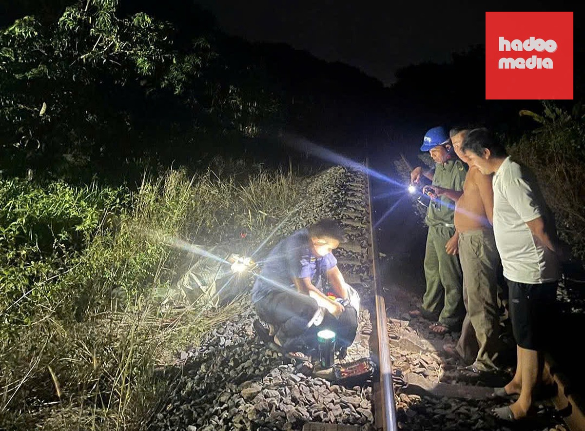 Lực lượng chức năng có mặt tại hiện trường vụ tai nạn đường sắt - Ảnh: Công an xã Cam Hiệp