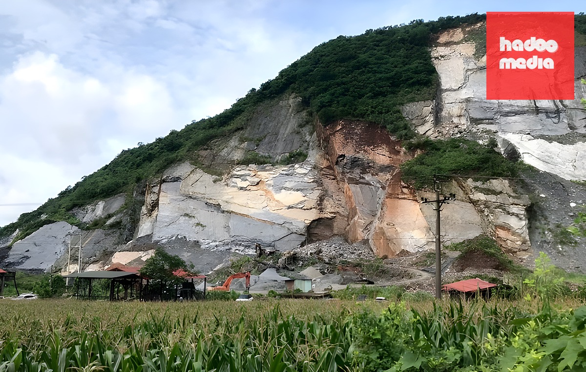 Mỏ đá nơi xảy ra vụ tai nạn. Ảnh: Lam Sơn