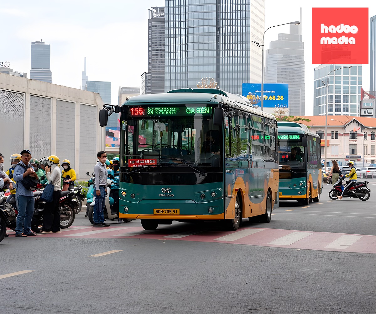 TP.HCM đề xuất thí điểm xe buýt mini đón khách theo nhu cầu - Ảnh: N.G.