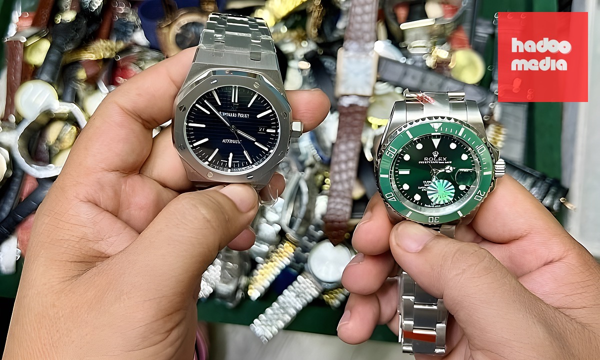 Đồng hồ giả nhãn hiệu Rolex bị quản lý thị trường thu giữ trong đợt kiểm tra tại kiểm tra đột xuất Saigon Square và chợ Bến Thành vào tháng 5. Ảnh: Quản lý thị trường TP HCM