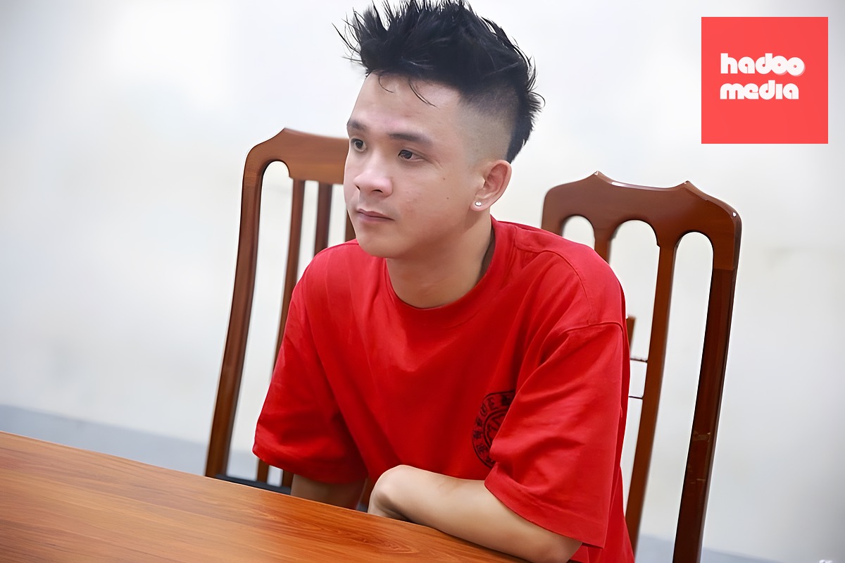 Nguyễn Công Đức Thắng tại cơ quan điều tra. Ảnh: Công an cung cấp
