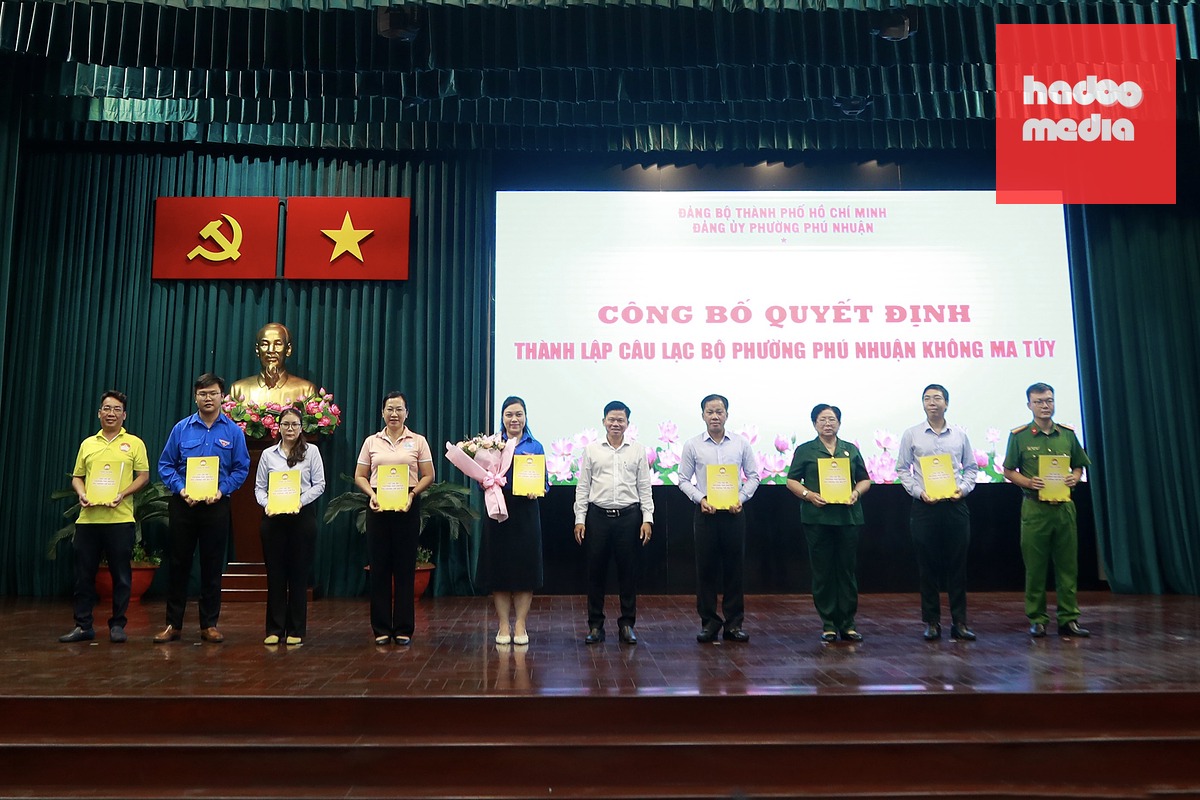 Vừa qua, phường Phú Nhuận ra mắt câu lạc bộ "Phường Phú Nhuận không ma túy" gồm 10 thành viên, do Phó bí thư Đoàn phường Đỗ Trọng Hiếu làm chủ nhiệm - Ảnh: P.N.