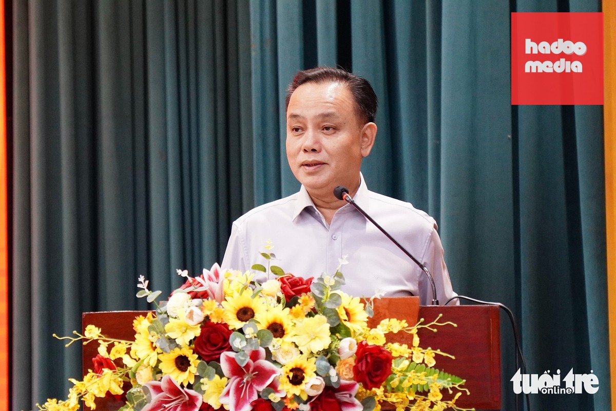 Bí thư Đảng ủy, Chủ tịch HĐND phường Phú Nhuận Nguyễn Đông Tùng tại hội nghị - Ảnh: KỲ PHONG