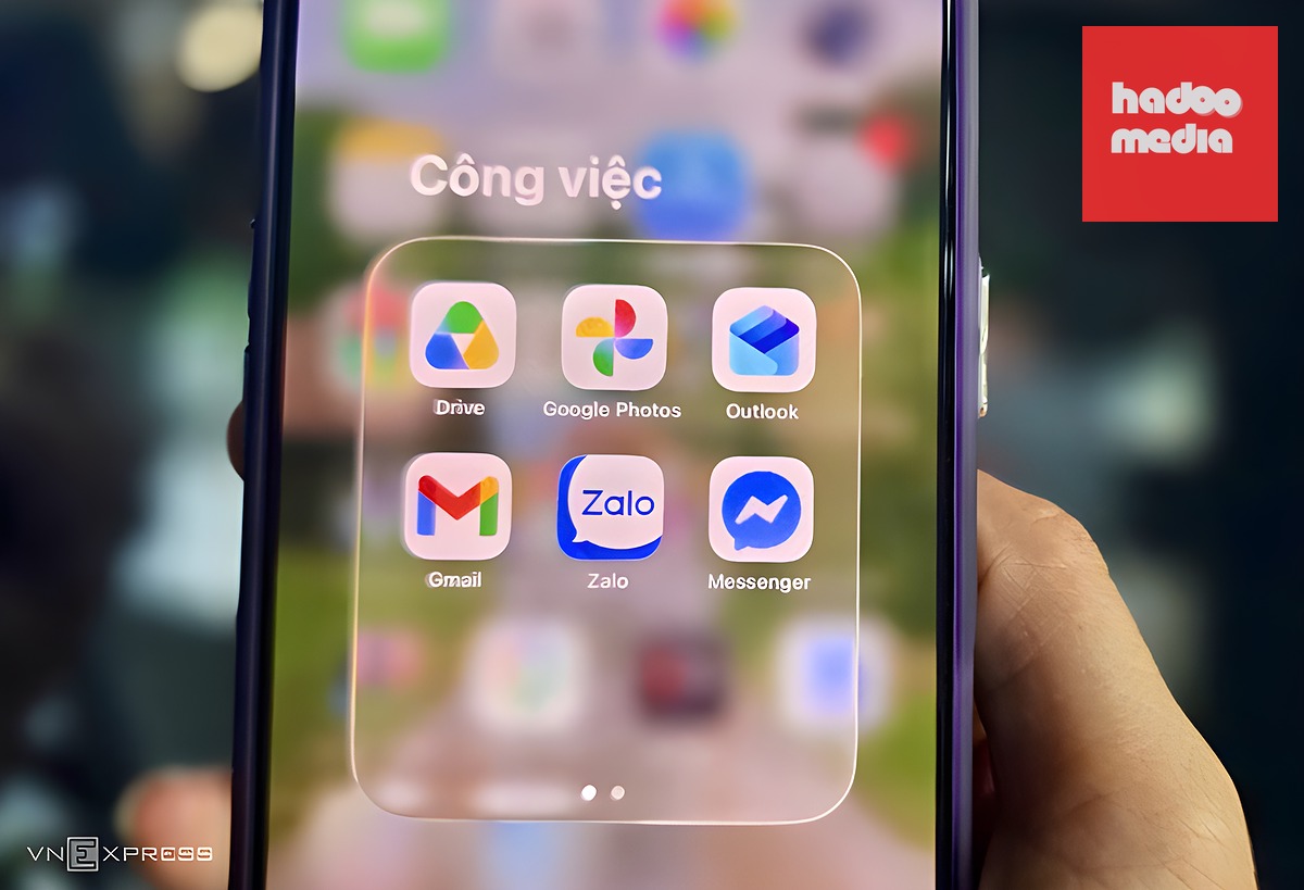 Thư mục "Công việc" của một nhân viên văn phòng phần lớn là các nền tảng mạng xã hội. Ảnh: Hồng Chiêu