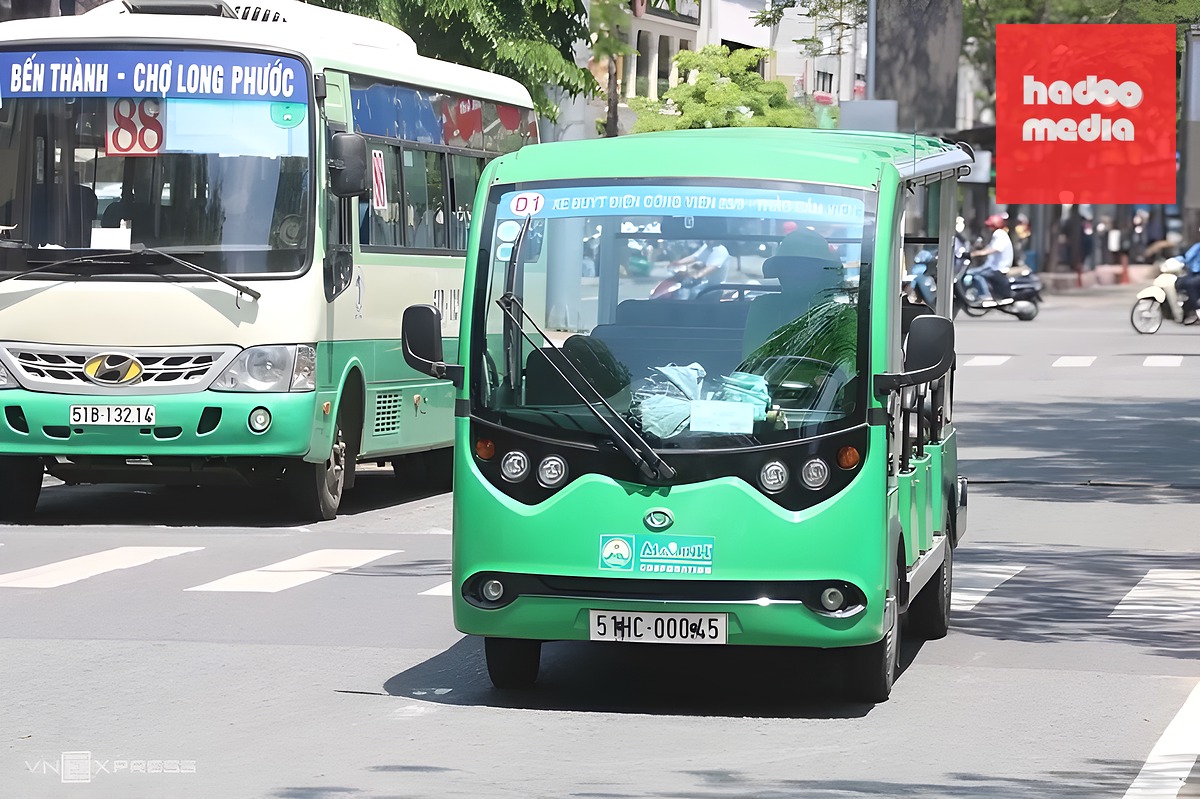 Xe buýt nhỏ loại xe 12 chỗ từng hoạt động ở trung tâm TP HCM. Ảnh: Giang Anh