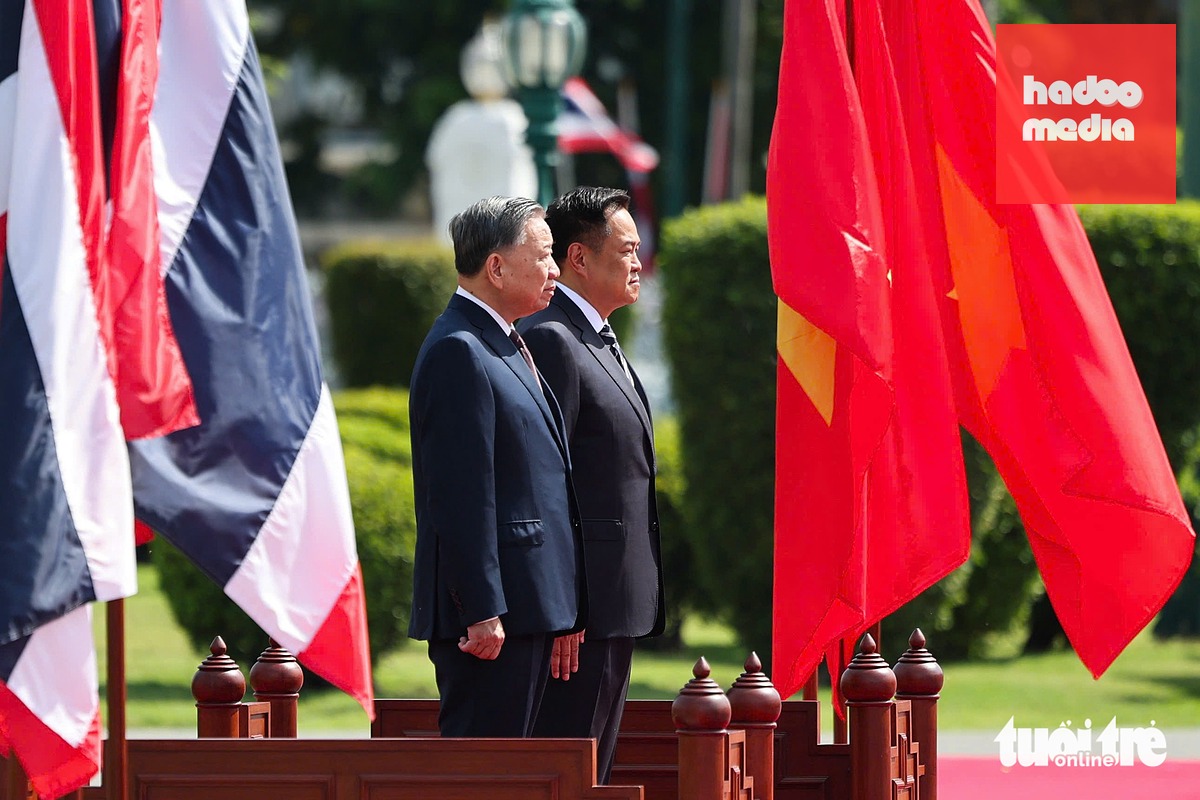 Tổng Bí thư, Chủ tịch nước Tô Lâm và Thủ tướng Thái Lan Anutin Charnvirakul tại lễ đón chính thức ở Tòa nhà Chính phủ sáng 28-5 - Ảnh: NGUYỄN KHÁNH