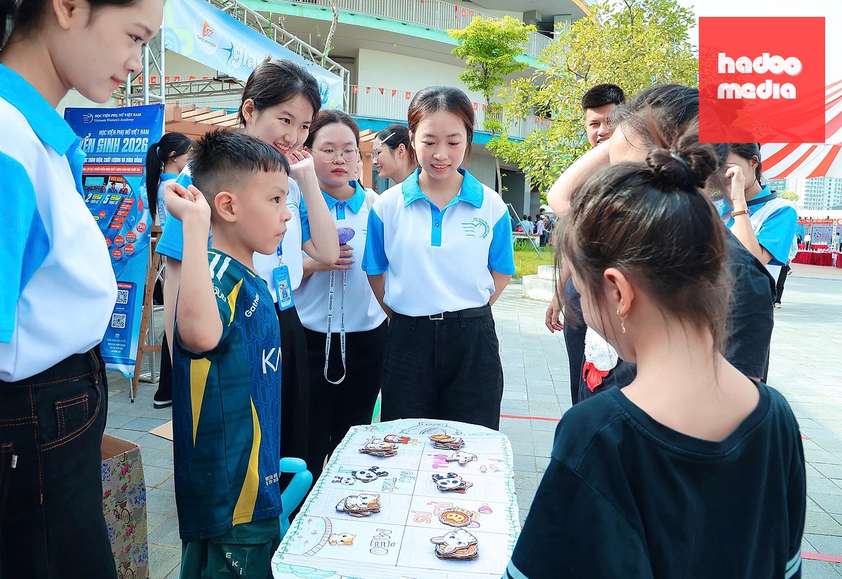 Chương trình còn có các hoạt động trải nghiệm, vui chơi, gian hàng 0 đồng, trưng bày sản phẩm do trẻ khuyết tật thực hiện cùng các chương trình nghệ thuật, thời trang thiếu nhi - Ảnh: THU HƯƠNG