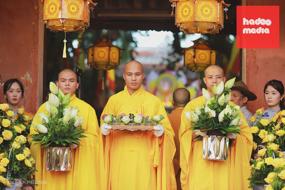 Rước xá lợi mừng Phật đản tại Hà Nội và Huế: Lễ hội truyền thống ý nghĩa