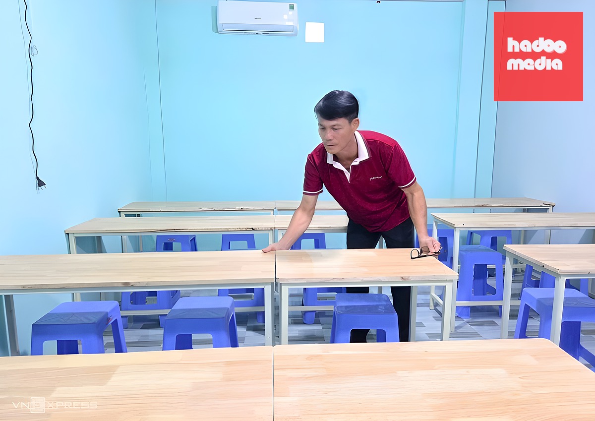 Hiện ông Trần Văn Tâm dành thời gian chăm lo cho trung tâm bồi dưỡng văn hóa của gia đình. Ảnh: Chúc Ly