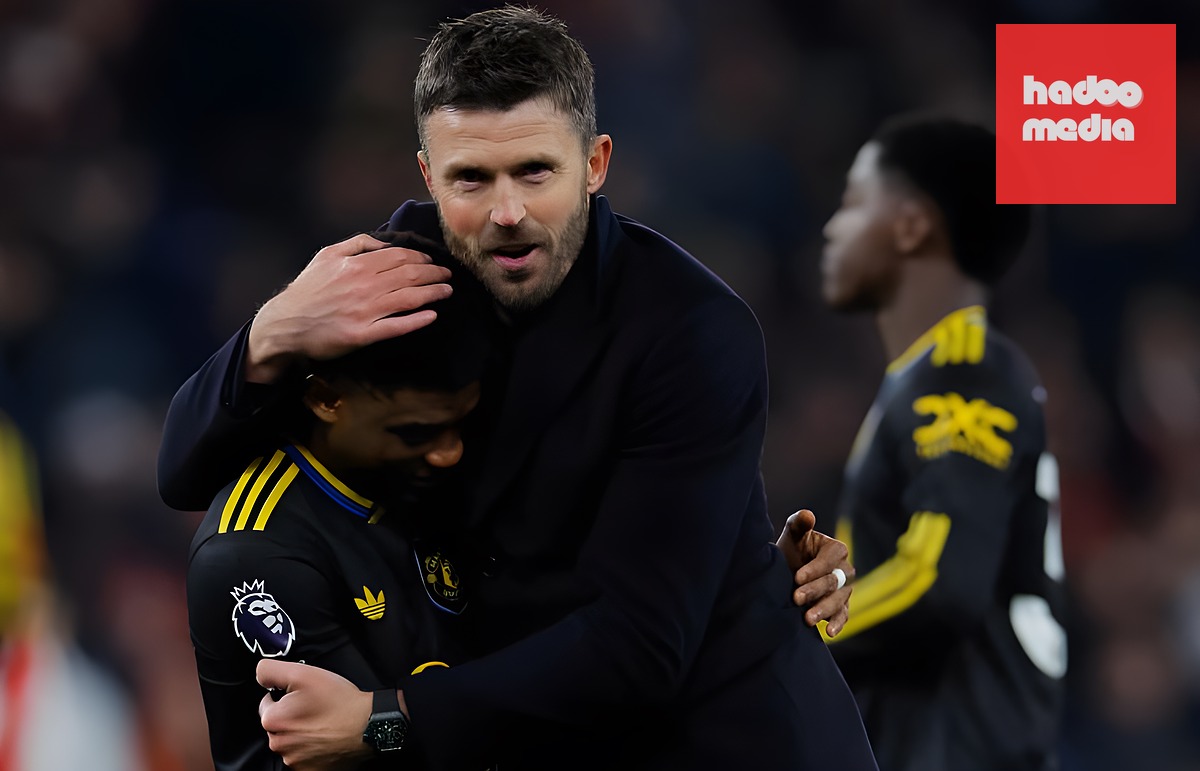 Carrick giúp MU ghi 3 bàn vào lưới Arsenal.