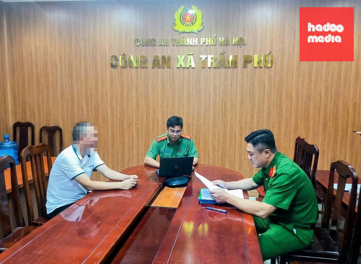 Ông N.H.Đ ở Hà Nội (trái) bị công an xử phạt 7,5 triệu đồng - Ảnh: CAHN