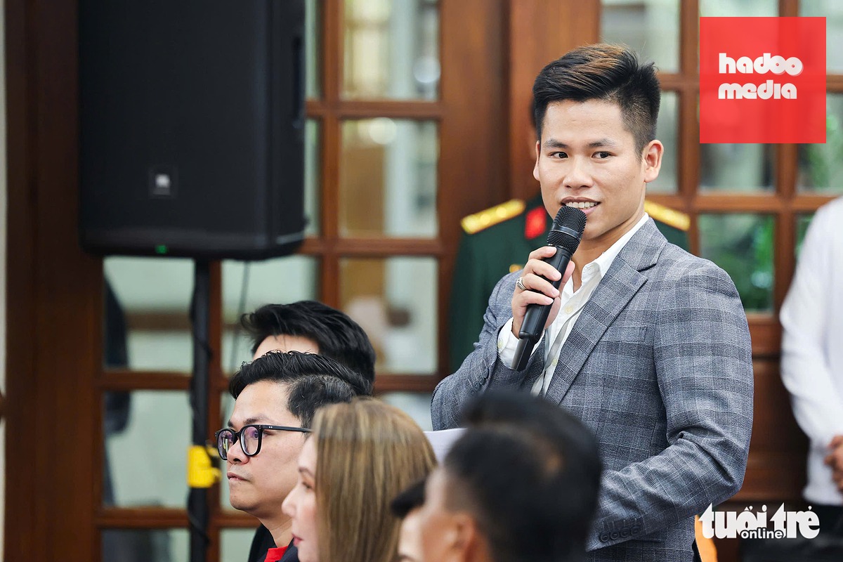 Bác sĩ Trần Văn Khánh - phó Ban liên lạc Hội người Việt tại Philippines - chia sẻ tại cuộc gặp - Ảnh: NGUYỄN KHÁNH
