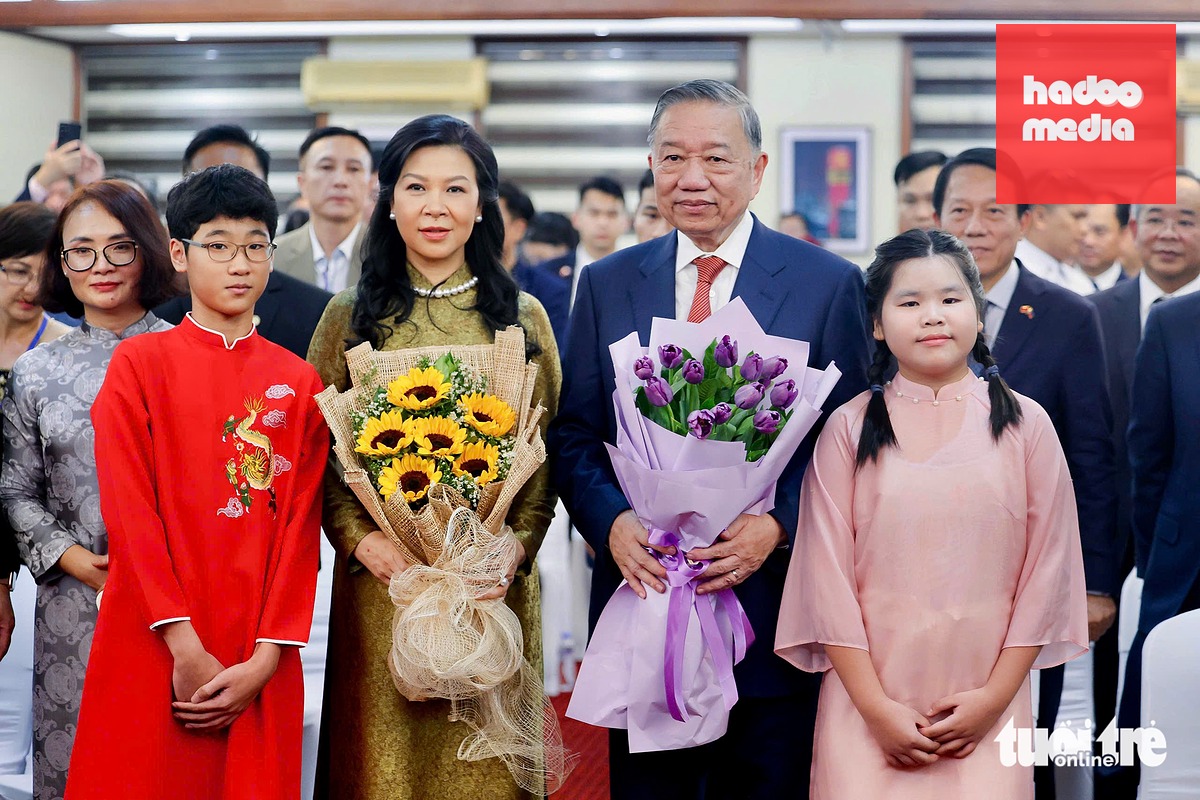 Tổng Bí thư, Chủ tịch nước Tô Lâm và Phu nhân khi gặp cộng đồng kiều bào ngày 31-5 - Ảnh: NGUYỄN KHÁNH