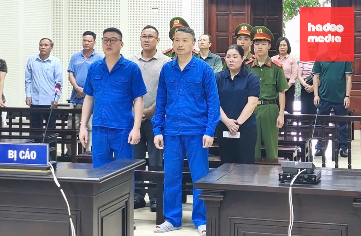 Bị cáo Nguyễn Đan Quế và các đồng phạm tại phiên tòa - Ảnh: Tòa án nhân dân tỉnh Quảng Ninh