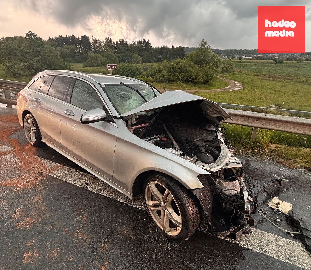 Následky vážné nehody u Boršova nad Vltavou