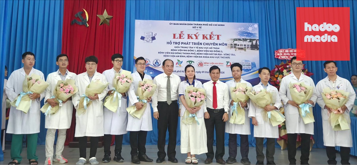 10 bác sĩ, điều dưỡng của Bệnh viện Nhi đồng 1, Bệnh viện An Bình, Bệnh viện Đa khoa Khu vực Thủ Đức, Bệnh viện Mắt Bà Rịa - Vũng Tàu chính thức nhận nhiệm vụ luân phiên công tác tại Trung tâm Y tế khu vực Hồ Tràm ngày 1-6 - Ảnh: Sở Y tế TP.HCM cung cấp
