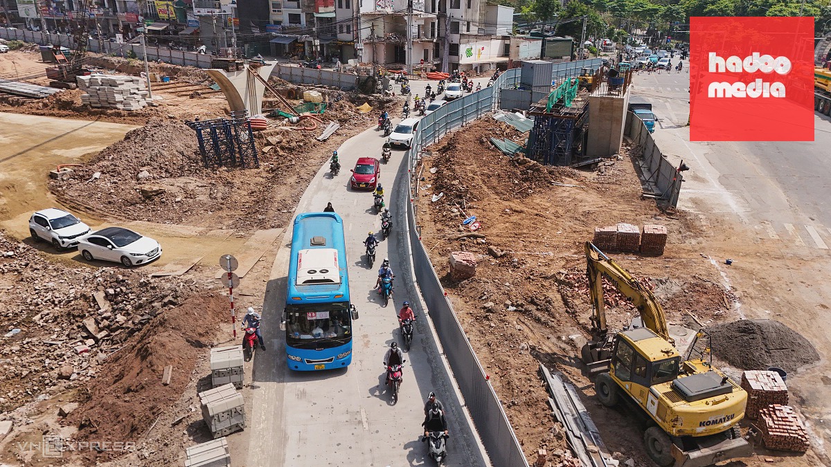 Ùn tắc kéo dài tại nút giao Nguyễn Chí Thanh - La Thành gây khó khăn giao thông
