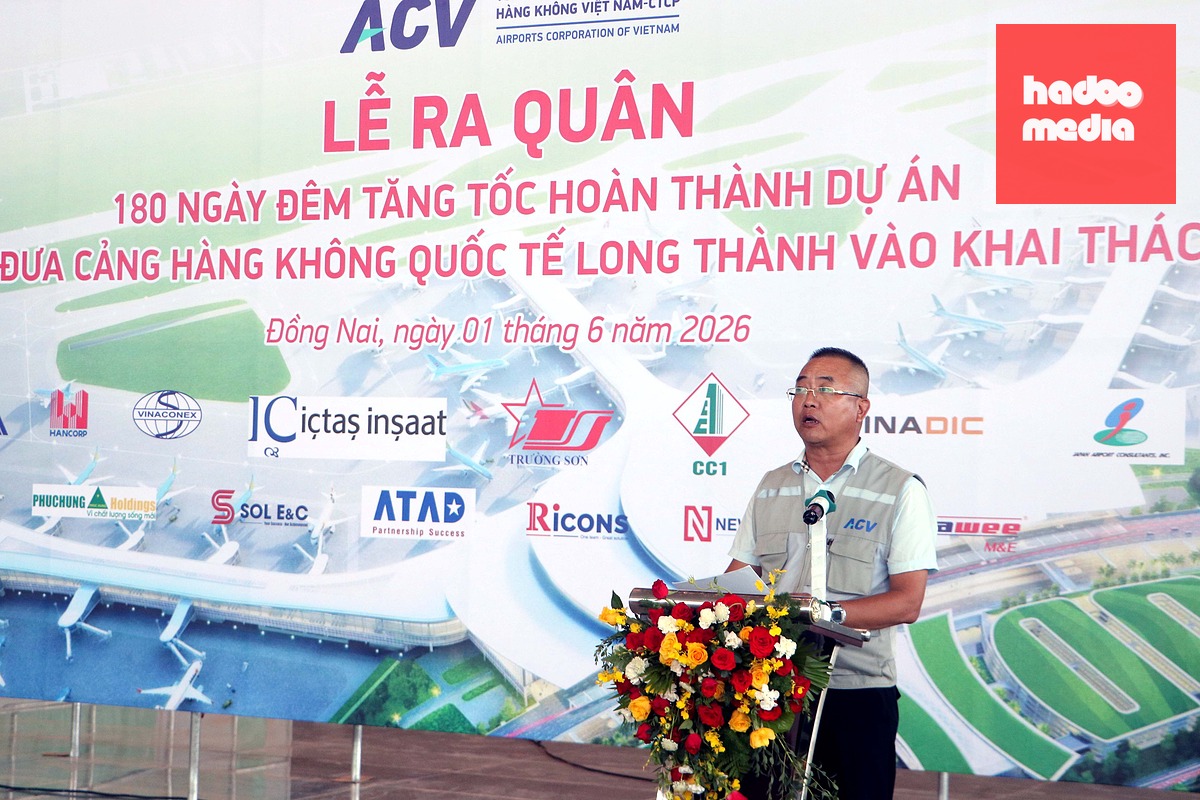 Ông Vũ Phạm Nguyên An - Giám đốc Ban Quản lý dự án sân bay Long Thành - phát biểu tại buổi lễ ra quân 180 ngày đêm tăng tốc hoàn thành và đưa dự án vào khai thác chiều 1-6 - Ảnh: A.B.