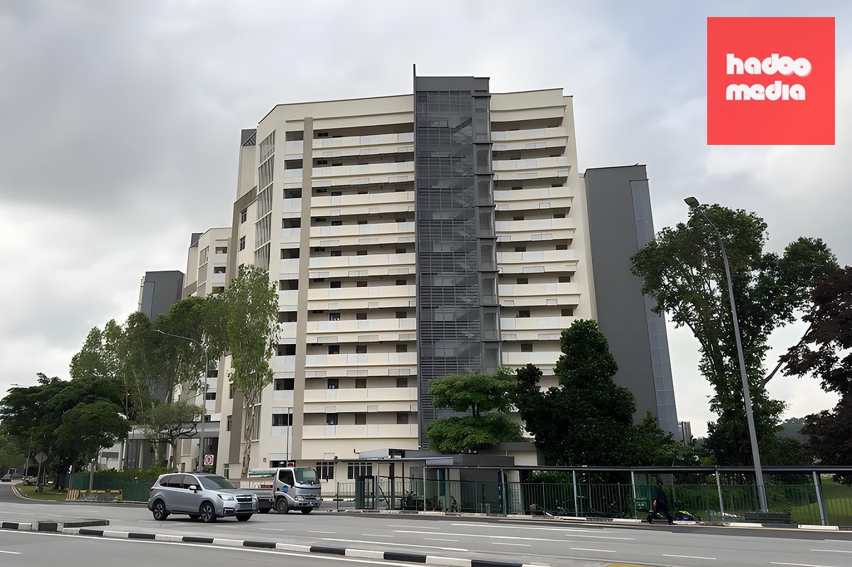Bên ngoài một tòa nhà được chính phủ Singapore chuyển thành nhà ở cho thuê. Ảnh: Strait Times