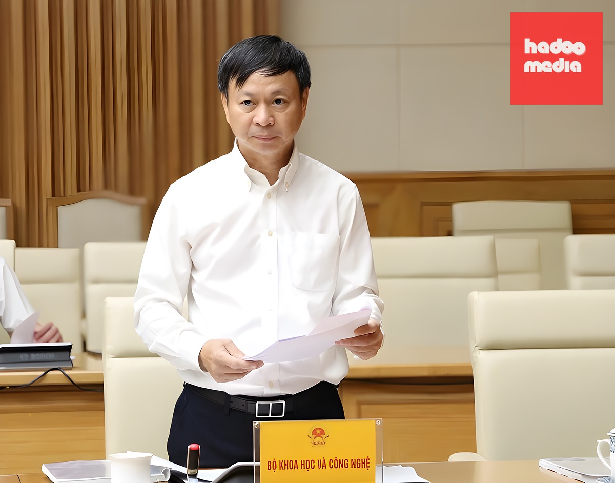 Thứ trưởng Bộ Khoa học và Công nghệ Hoàng Minh phát biểu tại hội nghị sơ kết đợt cao điểm đấu tranh, ngăn chặn, xử lý hành vi xâm phạm quyền sở hữu trí tuệ, sáng 2/6. Ảnh: Gia Huy