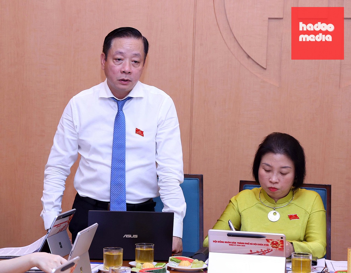 Đại biểu Trần Hợp Dũng, Trưởng Ban Đô thị HĐND TP Hà Nội, phát biểu tại tổ - Ảnh: NGUYỄN ĐIỆP