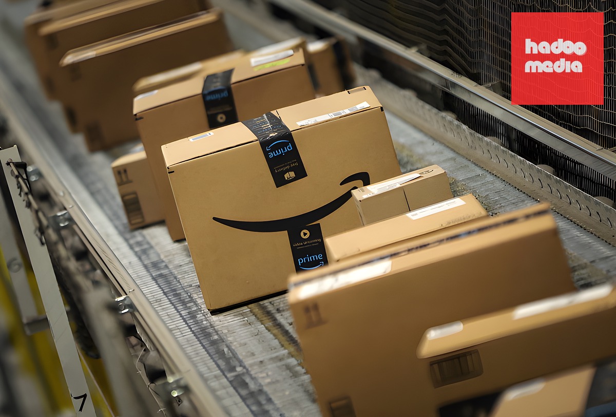 Các kiện hàng trong trung tâm chia chọn của Amazon tại Robbinsville, New Jersey, Mỹ ngày 27/11/2023. Ảnh: Reuters
