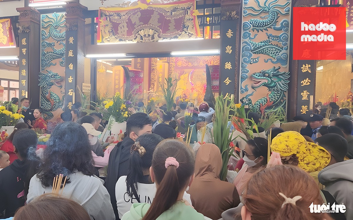Khởi tố 3 người 'bỏ túi' hàng tỉ đồng tiền công đức của đền Kỳ Cùng ở Lạng Sơn - Ảnh 3.