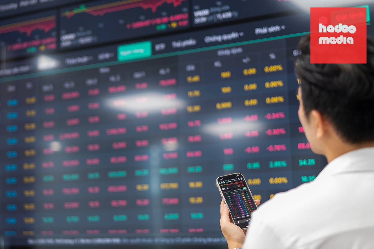 VN-Index đang trong nhịp điều chỉnh sau giai đoạn tăng nóng - Ảnh: HỮU HẠNH