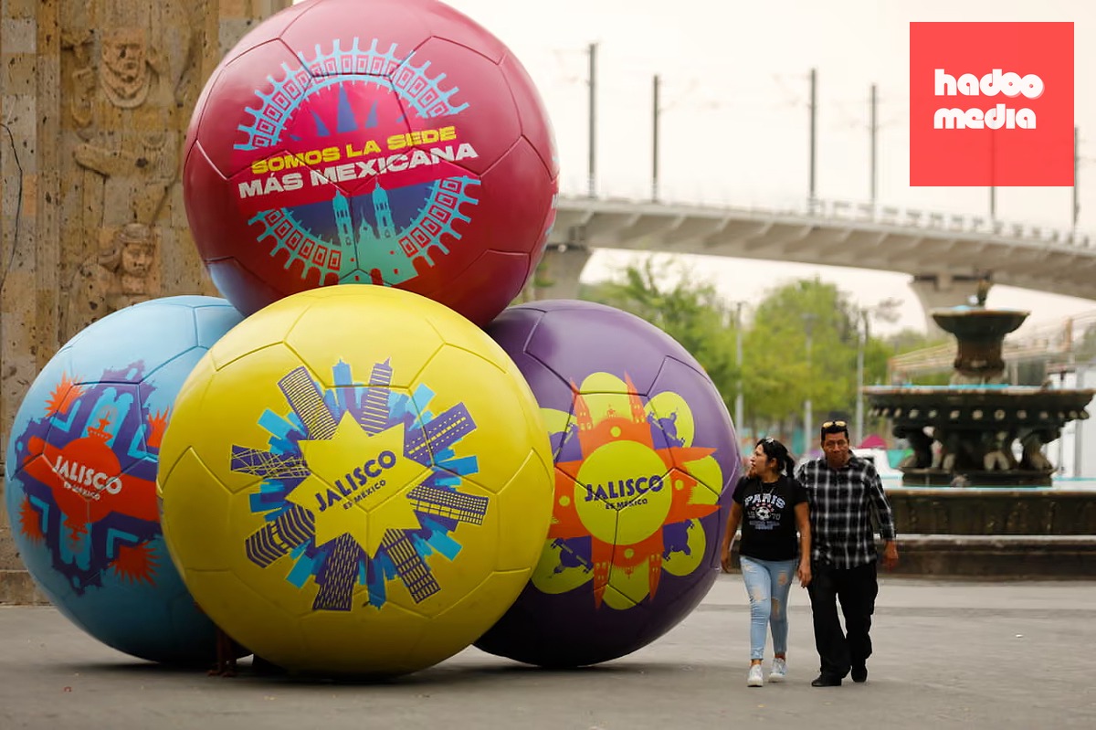 Những quả bóng khổng lồ khuấy động Guadalajara.