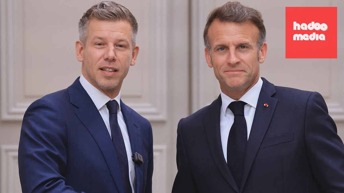 Péter Magyar a Emmanuel Macron před Elysejským palácem