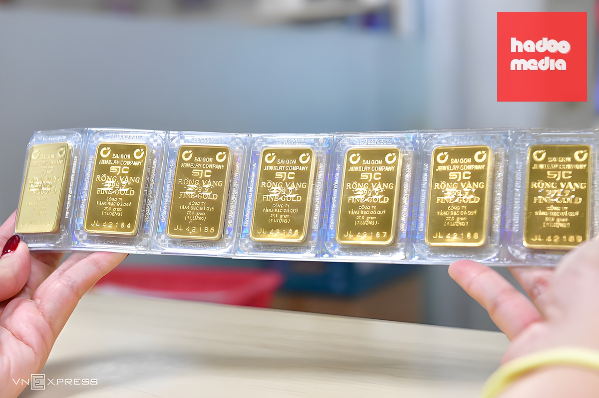 Giao dịch vàng miếng tại SJC Nguyễn Thị Minh Khai, phường Bàn Cờ, TP HCM, năm 2026. Ảnh: Thanh Tùng