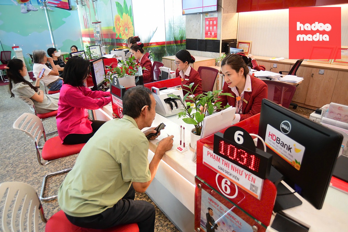 Lãi suất liên ngân hàng là mức lãi suất mà các ngân hàng thương mại vay mượn vốn lẫn nhau, không phải huy động từ người dân - Ảnh: QUANG ĐỊNH