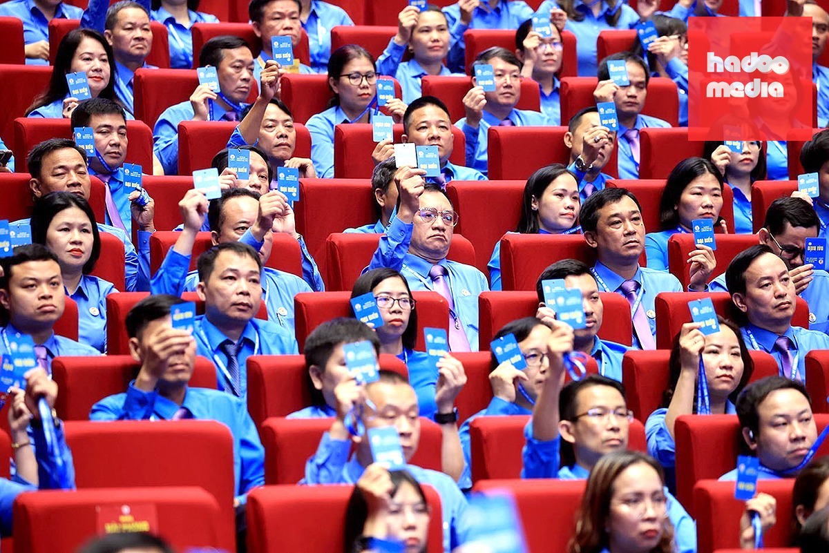 Đại hội biểu quyết bầu Đoàn Chủ tịch, Đoàn Thư ký, Ban Thẩm tra tư cách đại biểu đại hội - Ảnh: TTXVN