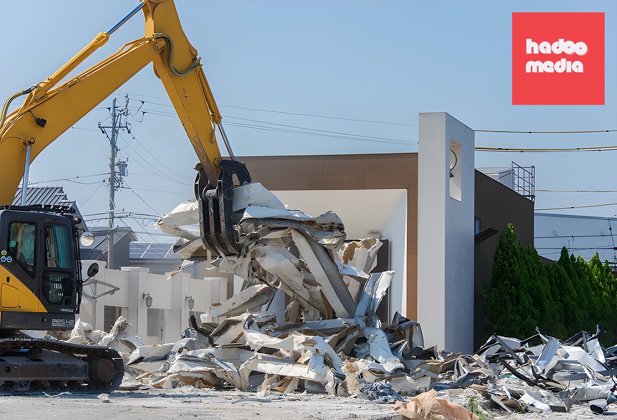 Một công trình ở Nhật Bản được tháo dỡ để tái chế phế thải xây dựng. Ảnh: Rakuoh.jp