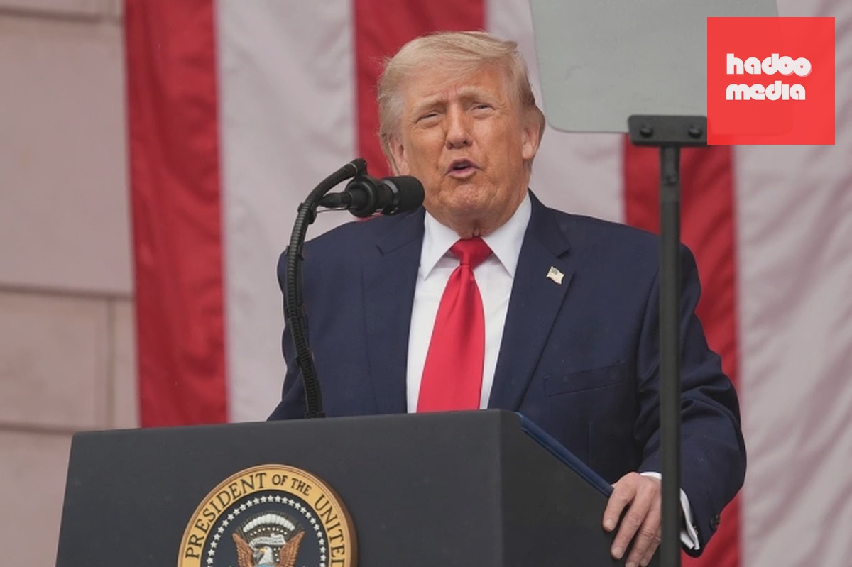 Tổng thống Donald Trump phát biểu tại một sự kiện ở Nghĩa trang Quốc gia Arlington, bang Virginia, Mỹ, hôm 25/5. Ảnh: AP