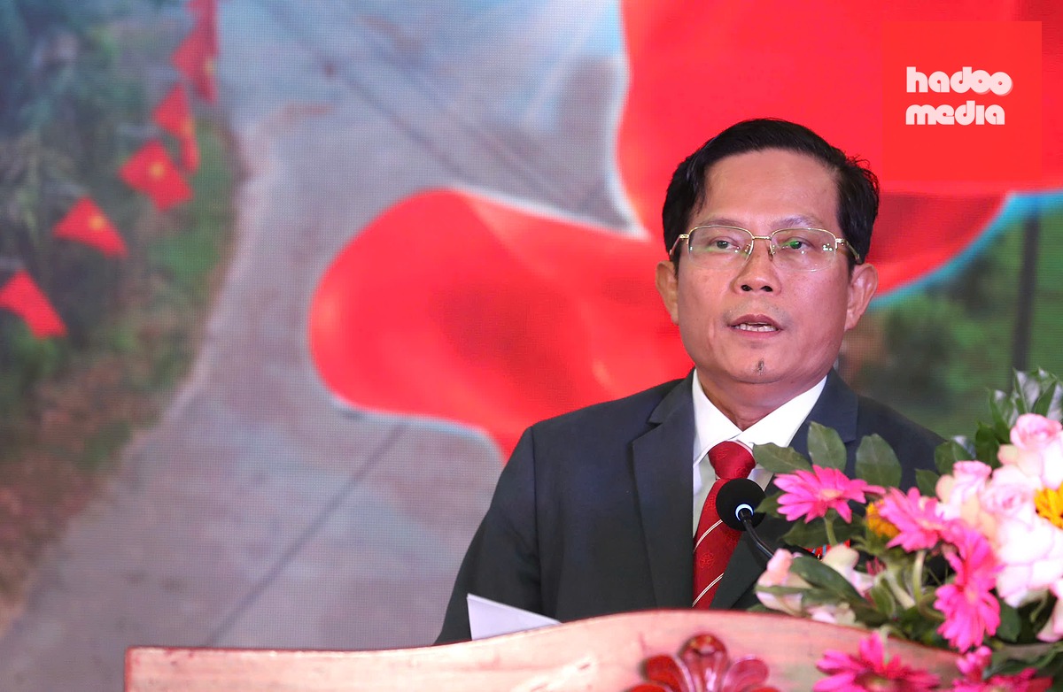 Nhà báo Tô Đình Tuân - Tổng biên tập báo Người Lao Động - phát biểu tại lễ kỷ niệm - Ảnh: HOÀNG TRIỀU