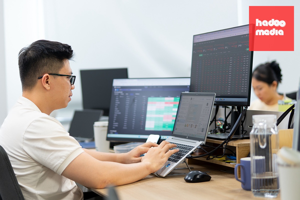 Nhiều cổ phiếu ngành chứng khoán giảm giá trên 10% - Ảnh: HỮU HẠNH