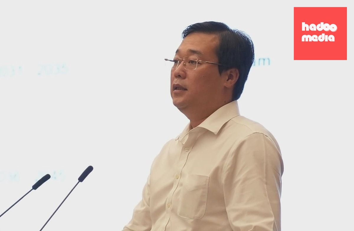 Phó bí thư thường trực Thành ủy TP HCM Lê Quốc Phong tại hội nghị triển khai Nghị quyết 09, sáng 6/6. Ảnh: An Phương