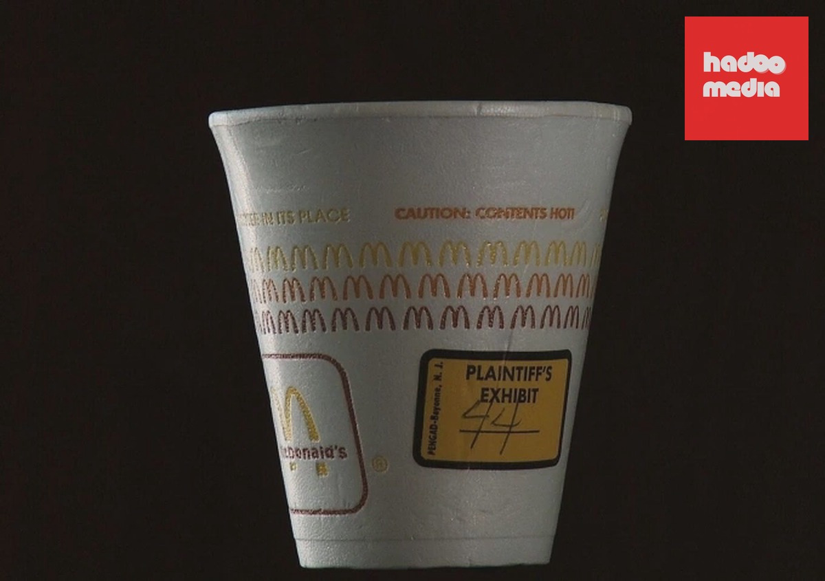 Mẫu cốc cà phê của MacDonald's những năm đầu 1990 có in cảnh báo nóng nhưng quá nhỏ, không đủ cảnh báo, nên hãng có lỗi và vừa phải bồi thường, vừa phải nộp phạt. Ảnh: Pinterest