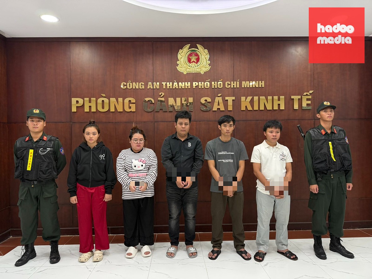 Từ trái sang: Gấm, Thủy, Trung, Trọng, Đạt bị khởi tố, tạm giam - Ảnh: Công an TP.HCM