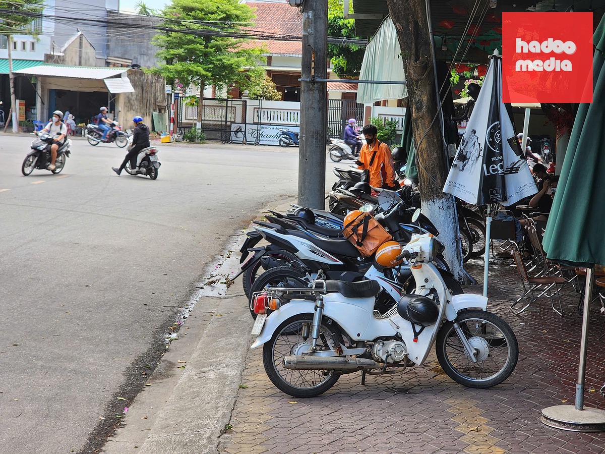 Từ ngày 1-7, Quảng Ngãi bắt đầu thu phí sử dụng tạm vỉa hè, lòng đường và quy định rõ người phải nộp, người được miễn - Ảnh: TRẦN MAI