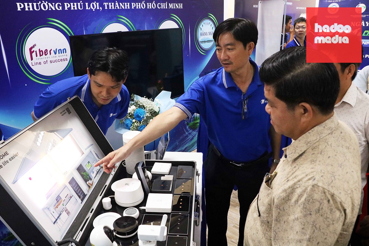 Mô hình nhà thông minh được trưng bày tại ngày hội sáng tạo số và chuyển đổi xanh - Ảnh: TRỌNG NHÂN