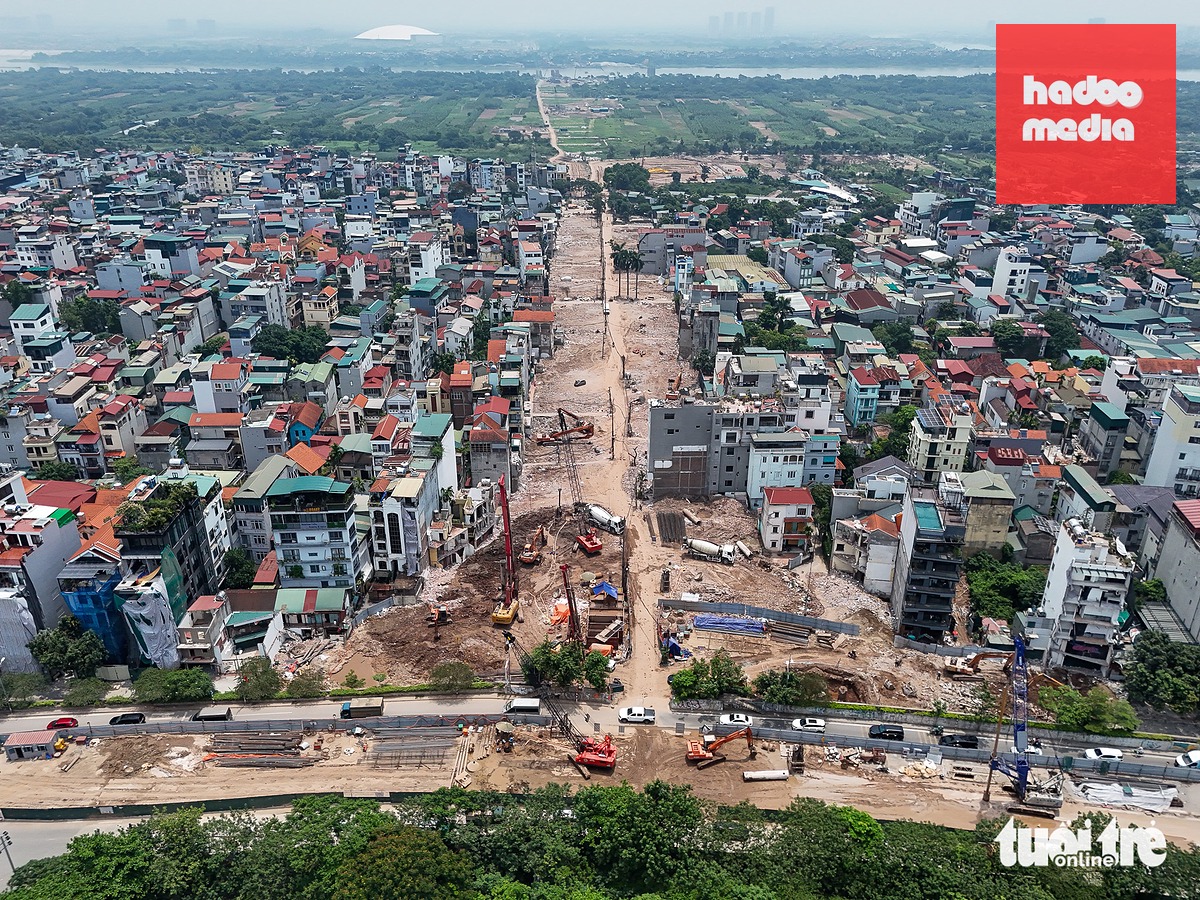 Mặt bằng xây dựng cầu Tứ Liên đã thông thoáng - Ảnh: DANH KHANG