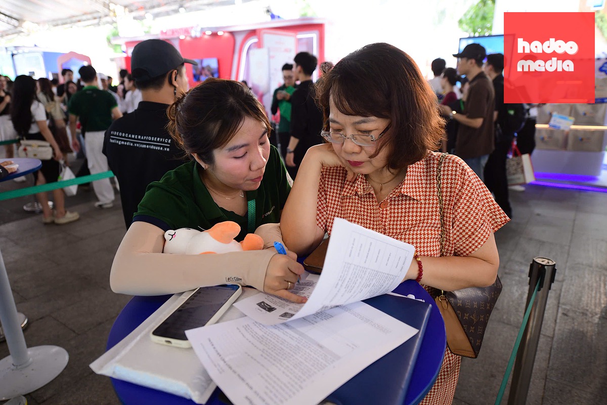 Không chỉ hỗ trợ thu tiền, VPBank xây hệ sinh thái tài chính cho tiểu thương, hộ kinh doanh - Ảnh: QUANG ĐỊNH