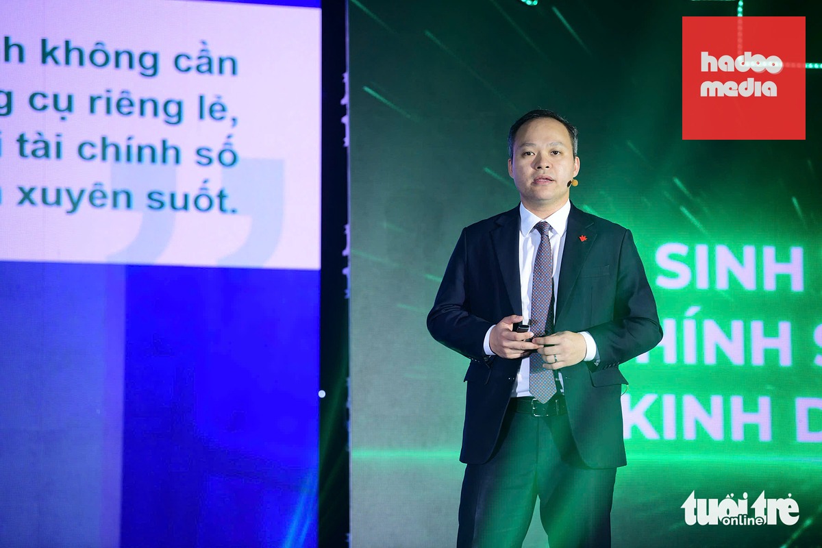 Ông Nguyễn Chí Hiền - phó giám đốc Khối Khách hàng cá nhân VPBank - Ảnh: QUANG ĐỊNH