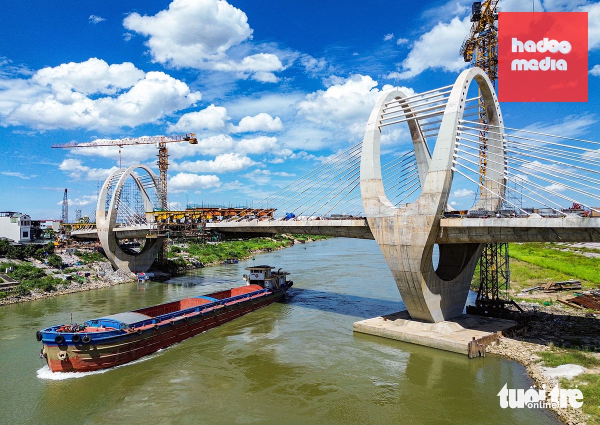 Một trong những nút thắt của cầu Đuống hiện nay là tĩnh không thông thuyền nhỏ, gây khó khăn cho vận tải thủy. Điều này sẽ được khắc phục triệt để khi cây cầu mới hoàn thành